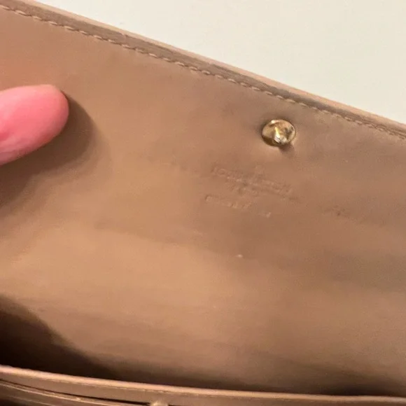 Louis Vuitton Shiny mustard patent leather Long snap on Wallet👌🌹❤️ - Picture 11 of 11